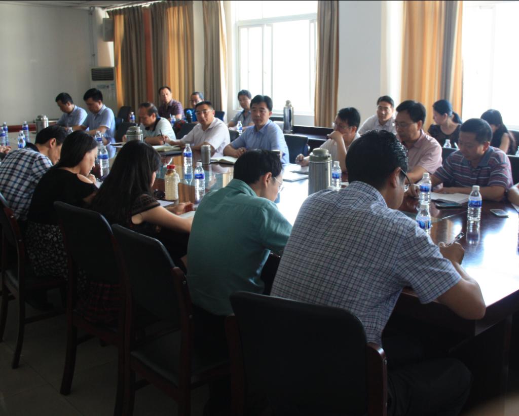 学院召开五月干部例会暨骨干建设学习会