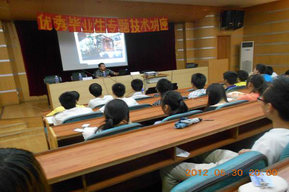 学院优秀毕业生回校做专题技术讲座
