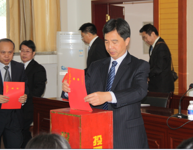 学院第七届职工代表大会隆重召开之五