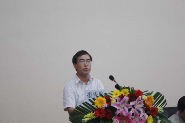 首场先进事迹报告会在学院举行