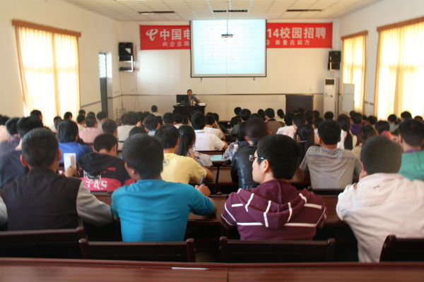 学院组织开展党章学习培训班