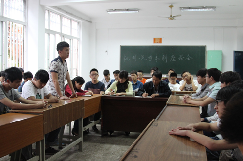 成教处召开套读本科学生学习方法座谈会