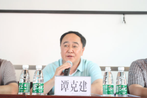 与2013届赴该公司就业的毕业生恳谈