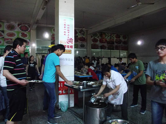 “饭后动一动,餐盘送一送”文明用餐活动