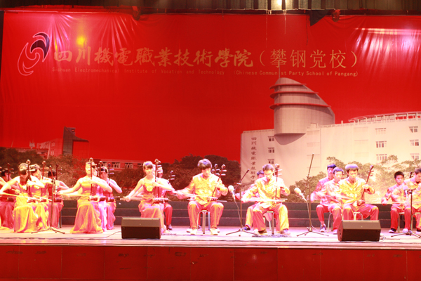 学院举行盛大晚会热烈欢迎2012级的新同学之四
