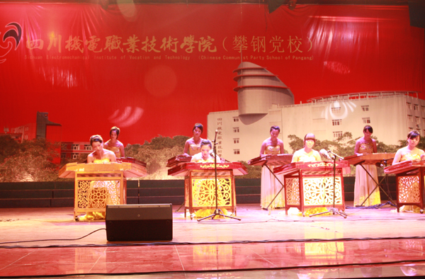学院举行盛大晚会热烈欢迎2012级的新同学之三