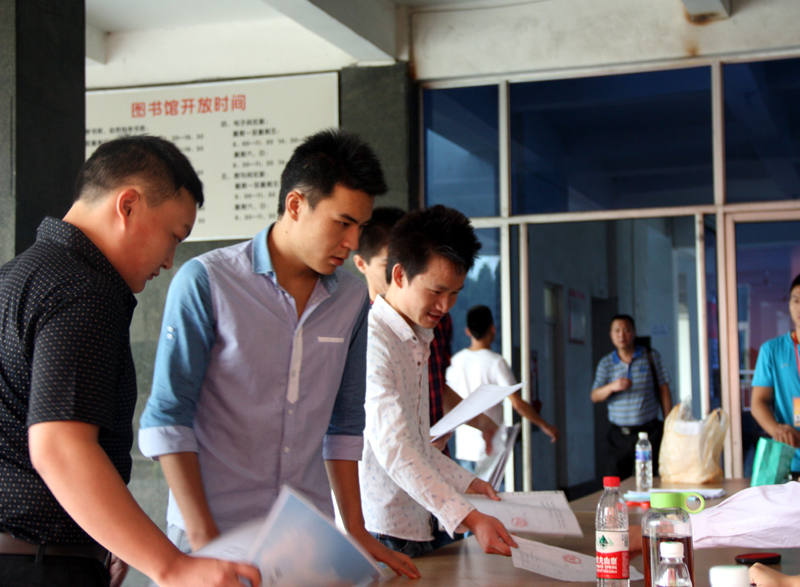 成都铁路局在我院举行校园招聘会