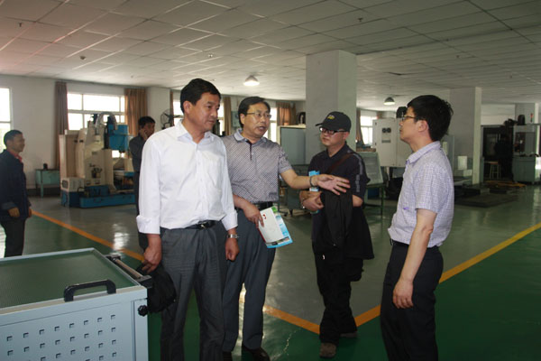 许志军会见凉山州职业技术学校客人