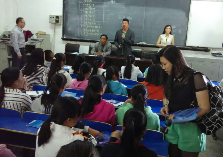 学院老师到冕宁泸沽中学进行单独招生宣传