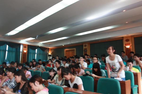 攀枝花市第二届青年创业设计大赛组委会巡回讲座到学院