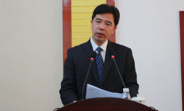 学校六届三次职代会暨2012年度先进表彰大会隆重召开