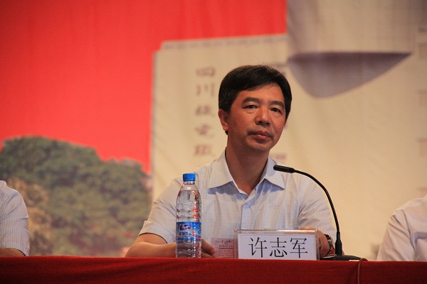 学院隆重举行2013级新生开学典礼