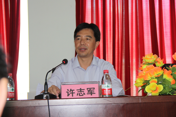 德昌高级职业中学教学区举行2013级新生开学典礼