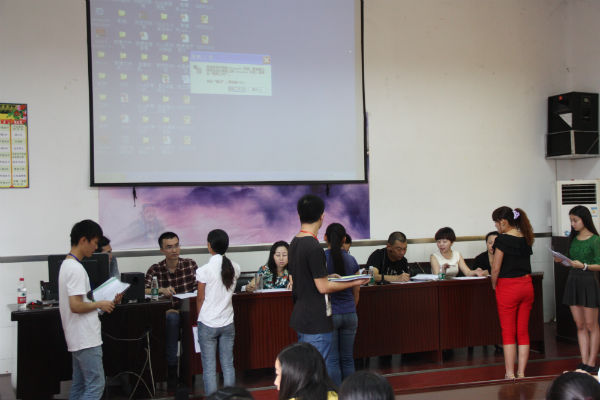 学院迎来2015届毕业生就业招聘高峰