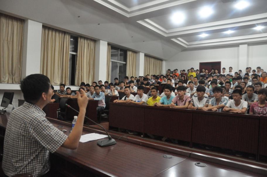 大学生活从入学教育开始