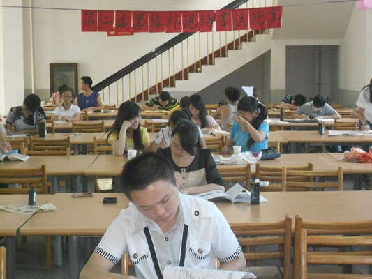 “墨缘杯”学生现场书法比赛圆满落幕