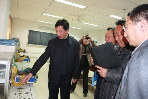 党委书记、院长许志军会见凉山农校客人