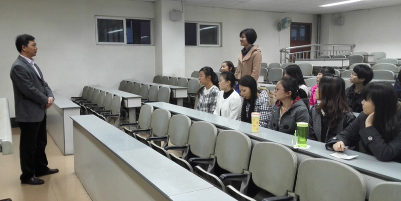 学院院长许志军看望慰问在西南交大培训的学生