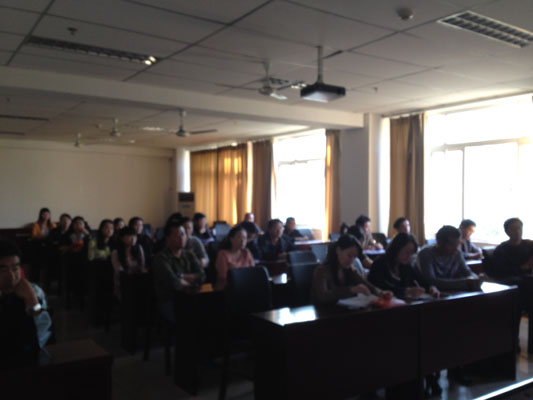 学工部组织全体职工学习贯彻落实职代会精神