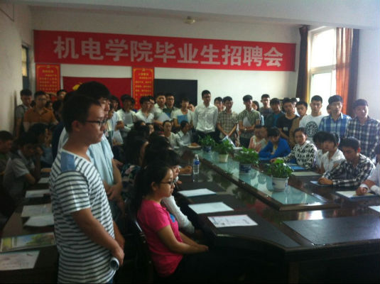 学院迎来2015届毕业生就业招聘高峰