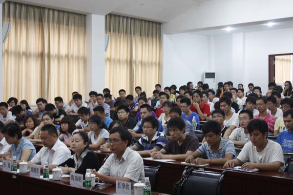首场先进事迹报告会在学院举行之三
