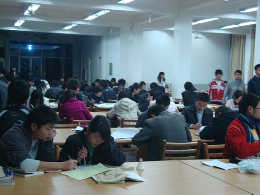 院学生会校风监察队加强学风纠察